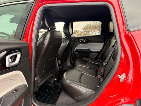 Used 2023 Jeep Compass Limited image 24