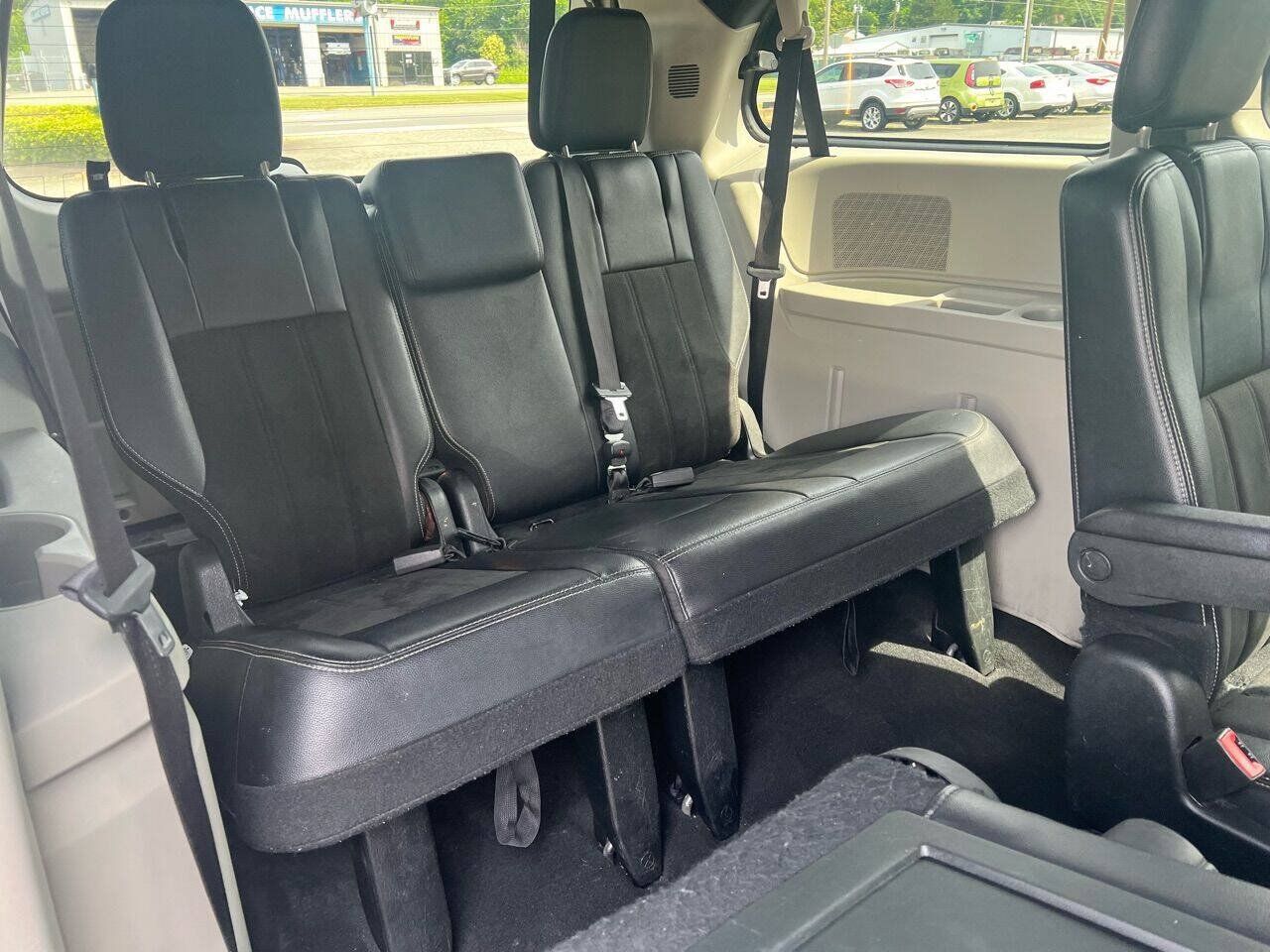 Used 2019 Dodge Grand Caravan SXT FWD image 14