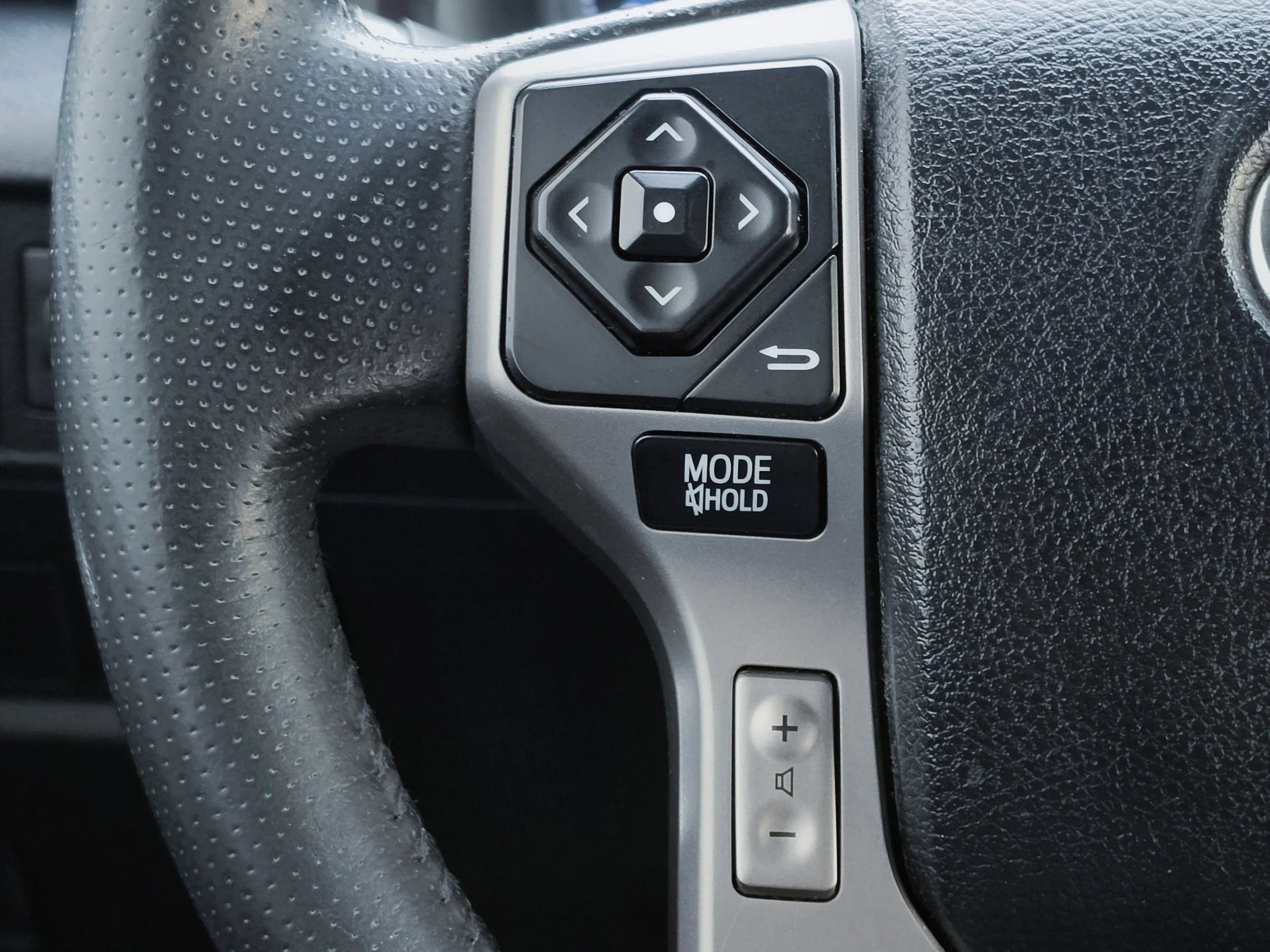 Used 2018 Toyota 4Runner SR5 AWD/4WD image 22