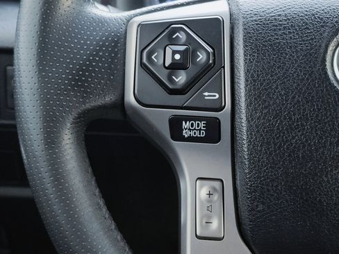 Used 2018 Toyota 4Runner SR5 AWD/4WD image 22