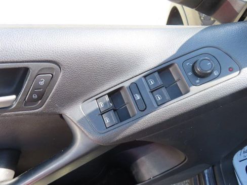 Used 2016 Volkswagen Tiguan SE FWD image 17