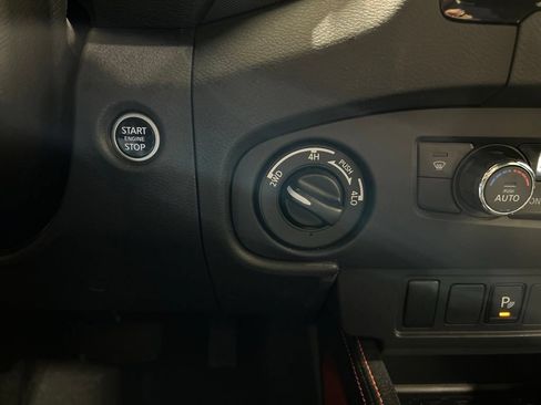 Used 2023 Nissan Frontier PRO-4X w/ Technology Package AWD/4WD image 18