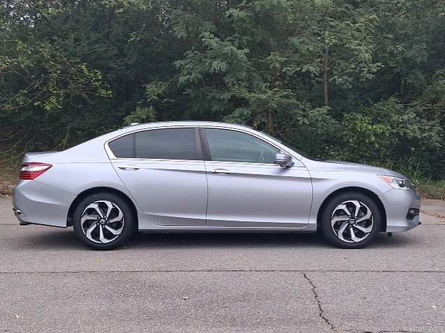 Used 2017 Honda Accord EX image 6