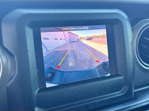 Used 2023 Jeep Gladiator Sport image 13