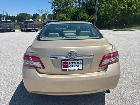 Used 2011 Toyota Camry XLE w/ XLE Extra-Value Pkg #2 FWD image 4