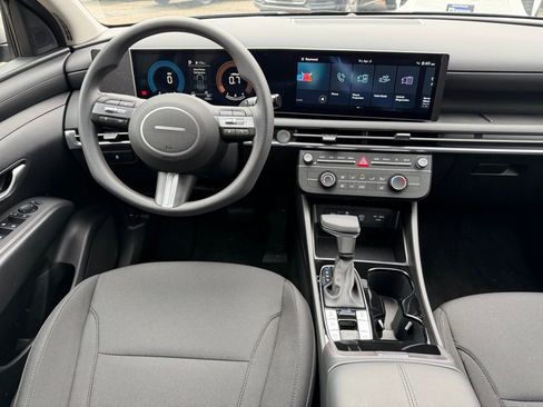 Used 2025 Hyundai Tucson SE image 22