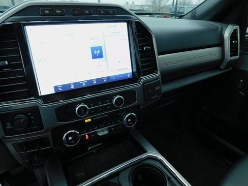 Used 2022 Ford F250 Platinum image 32