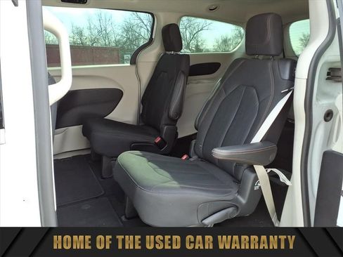 Used 2019 Chrysler Pacifica LX image 28