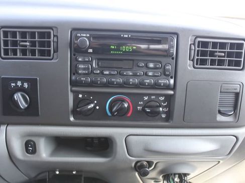 Used 2002 Ford F350 XLT image 21