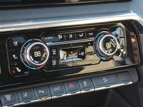 Used 2025 GMC Sierra 3500 Denali w/ Technology Package image 18