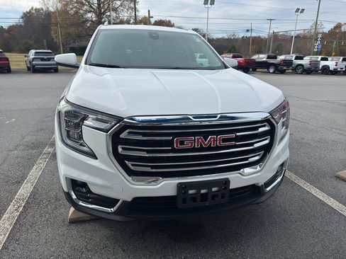 Used 2024 GMC Terrain SLT image 2