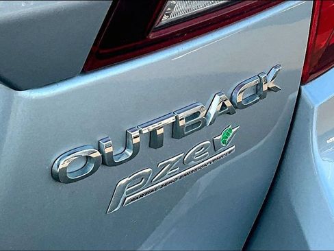 Used 2017 Subaru Outback 2.5i Limited AWD/4WD image 20