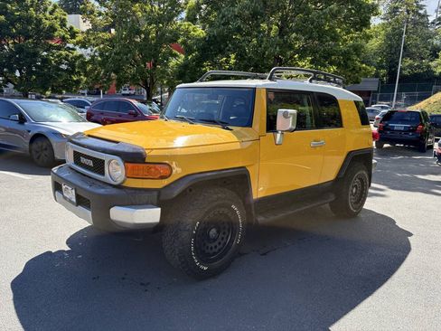 Used 2007 Toyota FJ Cruiser 4WD image 2
