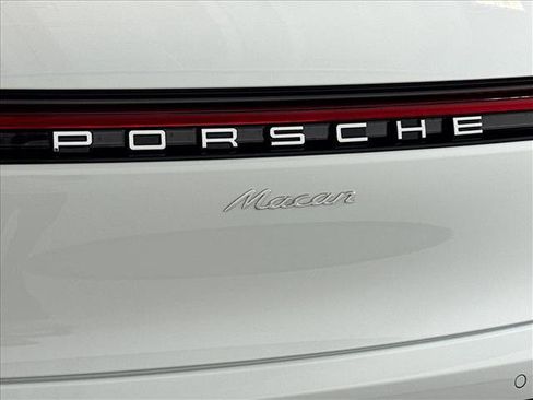 Used 2026 Porsche Macan AWD/4WD image 25
