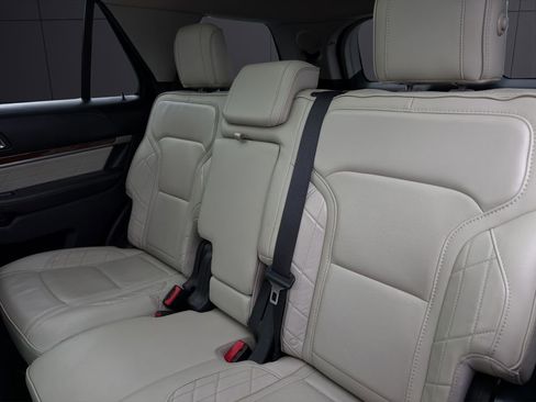 Used 2018 Ford Explorer Platinum image 21