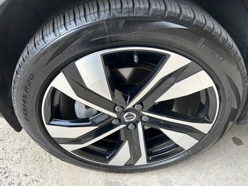 Certified 2025 Volvo XC40 B5 Plus image 7