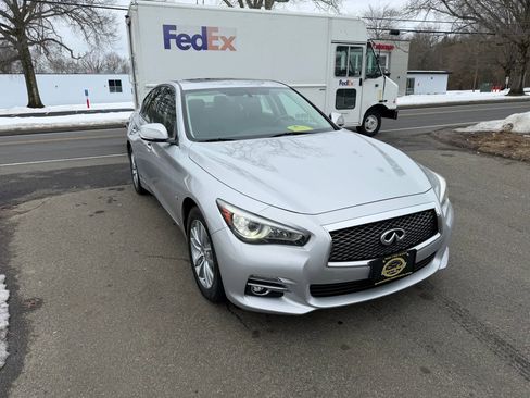 Used 2015 INFINITI Q50 2.0t w/ Moonroof Package image 3