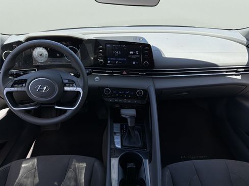 Used 2021 Hyundai Elantra SEL w/ Convenience Package FWD image 8