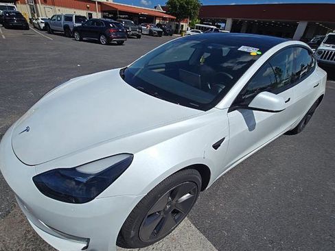 Used 2023 Tesla Model 3 Standard Range RWD image 3