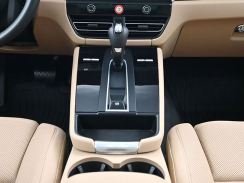 Used 2026 Porsche Macan AWD/4WD image 10