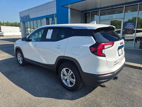 Used 2023 GMC Terrain SLE w/ LPO, Floor Liner Package AWD/4WD image 3