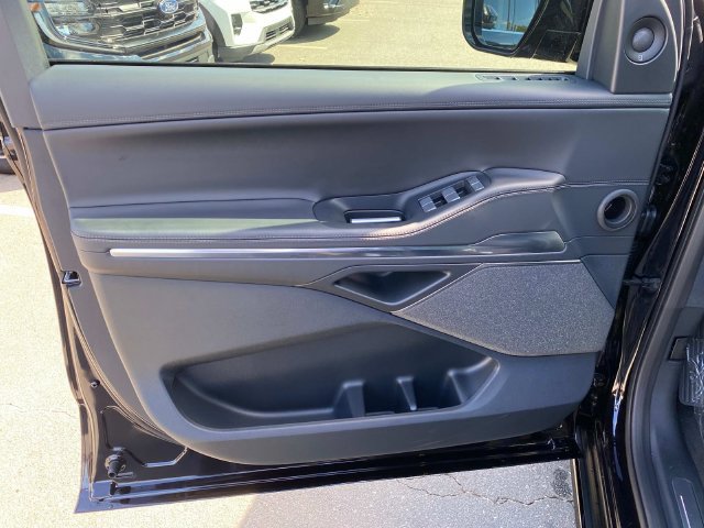 New 2027 Lincoln Navigator Reserve w/ Jet Appearance Package AWD/4WD image 11