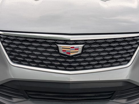 Used 2024 Cadillac XT4 Luxury w/ Cold Weather Package AWD/4WD image 9