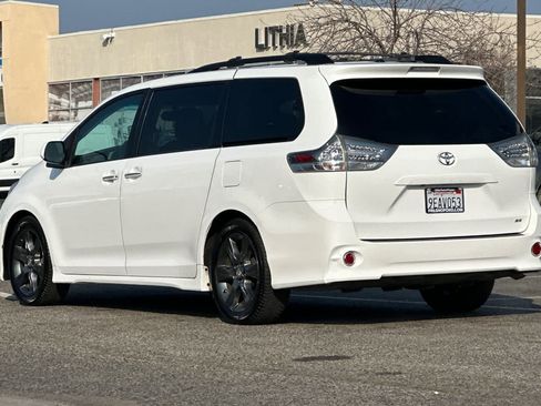 Used 2016 Toyota Sienna SE image 6