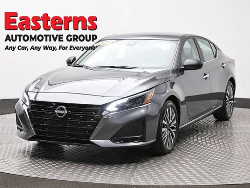 Used 2025 Nissan Altima 2.5 SV image 1