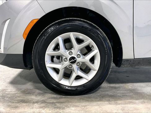 Used 2025 Kia Soul LX w/ LX Technology Package image 11
