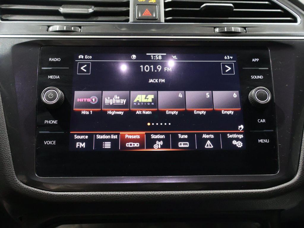 Used 2022 Volkswagen Tiguan SE R-Line AWD/4WD image 31