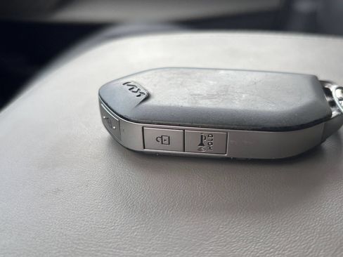 Used 2026 Kia Carnival FWD image 22