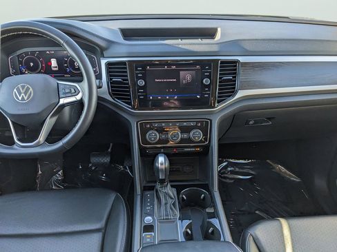 Certified 2022 Volkswagen Atlas SE image 12