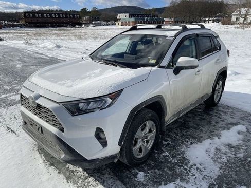 Used 2019 Toyota RAV4 XLE image 10