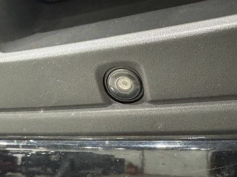 Used 2018 Chevrolet Colorado Z71 AWD/4WD image 26