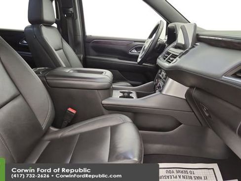 Used 2024 Chevrolet Suburban LT image 25