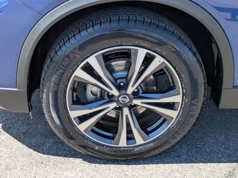 Used 2019 Nissan Rogue SV w/ Sun & Sound Touring Package FWD image 10