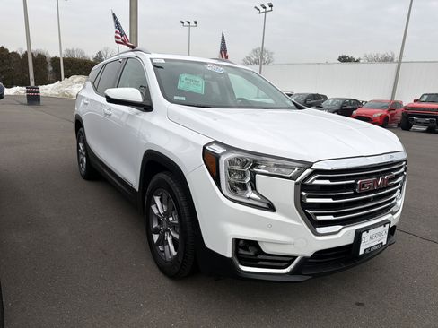 Certified 2022 GMC Terrain SLT w/ Tech Package image 3