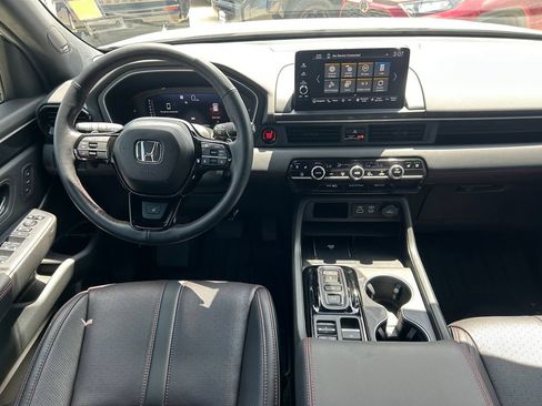 Used 2025 Honda Pilot Black Edition image 19