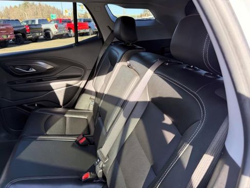 Used 2023 GMC Terrain SLT image 6