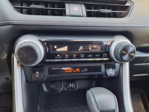 Used 2019 Toyota RAV4 LE w/ All Weather Liner Package AWD/4WD image 23