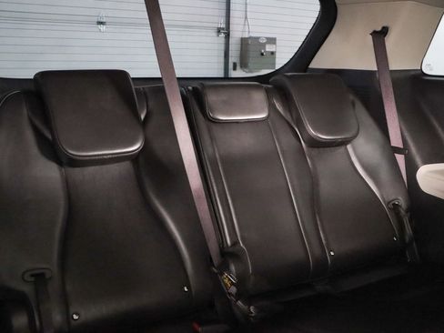 Used 2024 Kia Carnival LX image 29