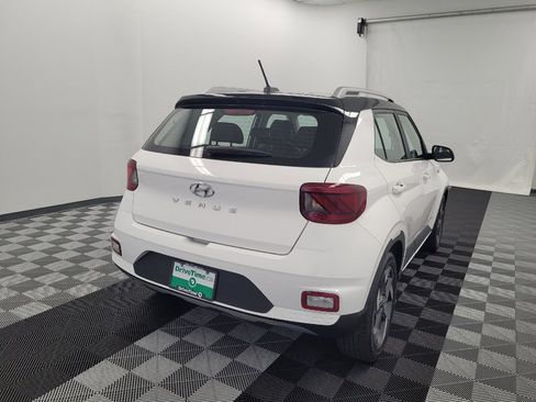 Used 2025 Hyundai Venue Limited FWD image 7