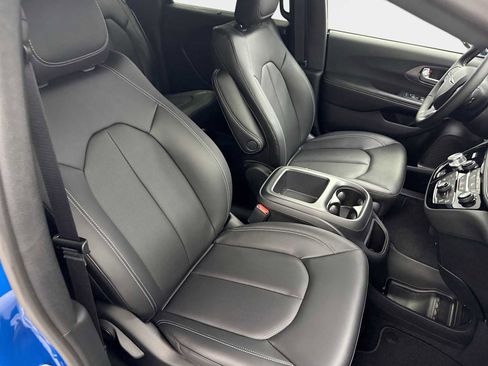 New 2026 Chrysler Pacifica Select FWD image 31