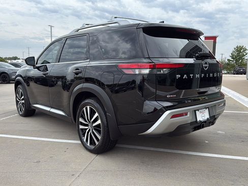 Used 2024 Nissan Pathfinder Platinum w/ Cargo Package image 11