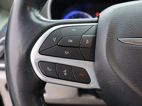 Used 2021 Chrysler Pacifica Touring-L w/ Uconnect Theater Family Group image 14