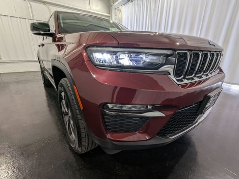Used 2023 Jeep Grand Cherokee 4x4 image 5