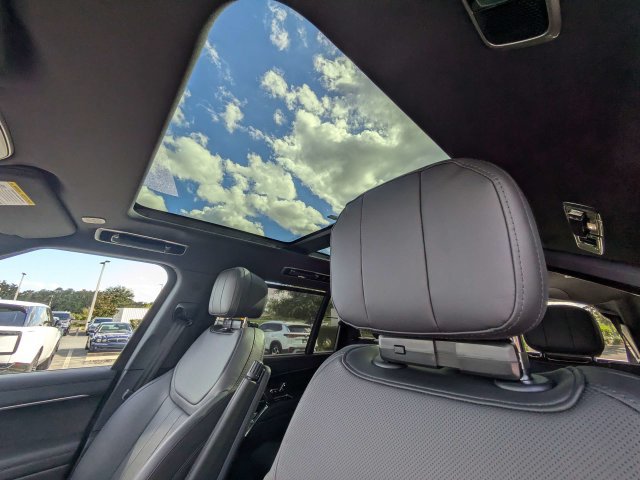 New 2027 Land Rover Range Rover Long Wheelbase SE AWD/4WD image 40