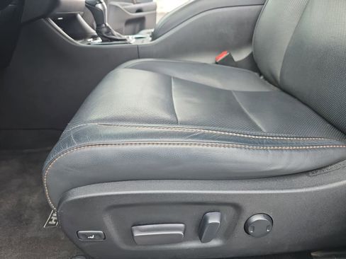 Certified 2019 Toyota Highlander Limited Platinum image 33