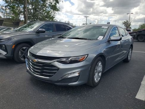 Used 2025 Chevrolet Malibu LT image 3